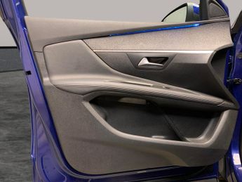 Peugeot 3008 1.2 PureTech GPF Allure EAT (130 ps) - NAV - BLIND SPOT ASSIST