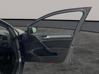 Volkswagen E-golf 35.8kWh e-Golf (136 ps) - CLIMATE CONTROL - DAB - USB AUDIO