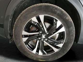 Peugeot E-2008 50kWh GT (136 ps) - LED - REVERSE CAM - NAV