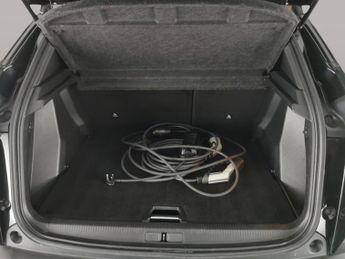 Peugeot E-2008 50kWh GT (136 ps) - LED - REVERSE CAM - NAV
