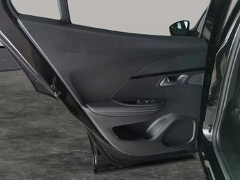 Peugeot E-2008 50kWh GT (136 ps) - LED - REVERSE CAM - NAV