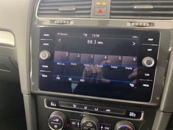 Volkswagen E-golf 35.8kWh e-Golf (136 ps) - CLIMATE CONTROL - DAB - USB AUDIO