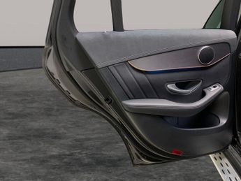 Mercedes-Benz EQC EQC 400 80kWh AMG Line (Premium) 4MATIC (408 ps) - REVERSE CAM -