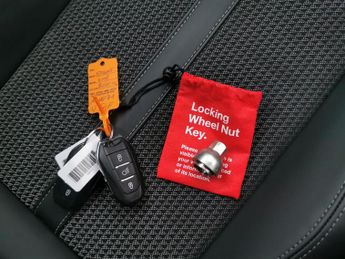 Peugeot E-2008 50kWh GT (136 ps) - LED - REVERSE CAM - NAV