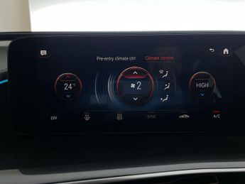 Mercedes-Benz EQC EQC 400 80kWh AMG Line 4MATIC (408 ps) - LED - REVERSE CAM - NAV