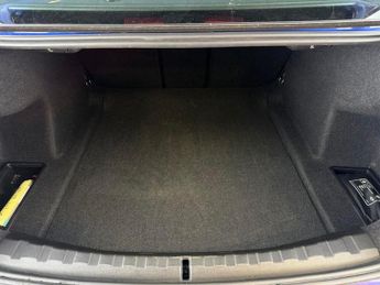 BMW 3 Series 2.0 320i M Sport (184 ps) - CARPLAY - PARK ASSIST - LED