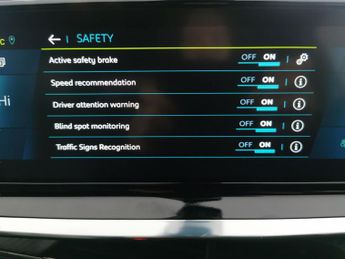 Peugeot E-2008 50kWh GT Premium (136 ps) - KEYLESS ENTRY - LED - REVERSE CAM