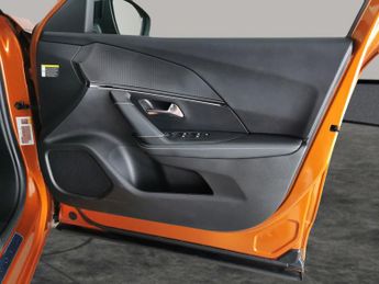 Peugeot E-2008 50kWh GT Premium (136 ps) - KEYLESS ENTRY - LED - REVERSE CAM