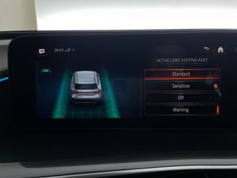 Mercedes-Benz EQC EQC 400 80kWh AMG Line 4MATIC (408 ps) - LED - REVERSE CAM - NAV