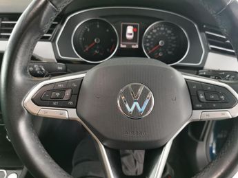 Volkswagen Passat 2.0 TDI SE Nav DSG (122 ps) - AIR CON - USB AUDIO - AUTO HEADLIG