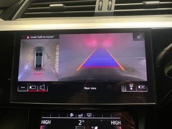 Audi e-tron 55 S line Sportback quattro 95kWh (408 ps) - ADJUSTABLE SUSPENSI