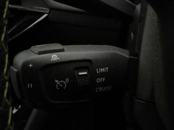 Peugeot E-208 50kWh GT (136 ps) - BLIND SPOT ASSIST - WIFI - LANE DEPARTURE