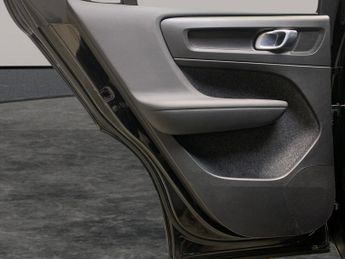 Volvo C40 Recharge 69kWh Core (231 ps) - LANE DEPARTURE  - 19IN ALLOYS - B