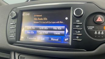 Toyota Yaris 1.5 VVT-h Icon Tech E-CVT (100 ps) - CRUISE - AIR CON - PARK SEN