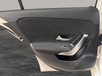 Mercedes-Benz A Class 1.3 A250e 15.6kWh AMG Line (Executive) Plug-in 8G-DCT (218 ps) -
