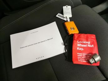 Volvo C40 Twin Recharge 78kWh Plus AWD (408 ps) - KEYLESS ENTRY - PARK ASS