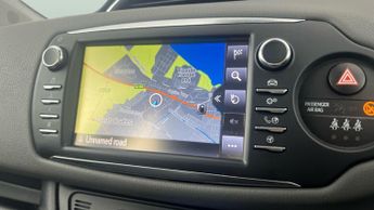 Toyota Yaris 1.5 VVT-h Icon Tech E-CVT (100 ps) - CRUISE - AIR CON - PARK SEN