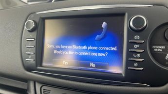 Toyota Yaris 1.5 VVT-h Icon Tech E-CVT (100 ps) - CRUISE - AIR CON - PARK SEN