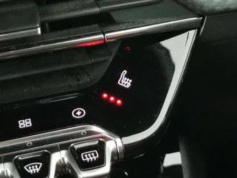 Peugeot E-2008 50kWh GT (136 ps) - LED - REVERSE CAM - NAV