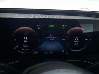 Mercedes-Benz EQC EQC 400 80kWh AMG Line 4MATIC (408 ps) - LED - REVERSE CAM - NAV