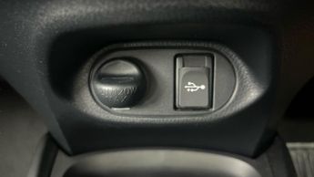 Toyota Yaris 1.5 VVT-h Icon Tech E-CVT (100 ps) - CRUISE - AIR CON - PARK SEN