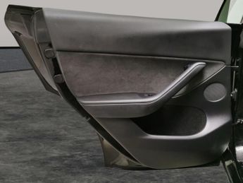 Tesla Model Y (Dual Motor) Long Range 4WDE (384 bhp) - HEATED STEERING