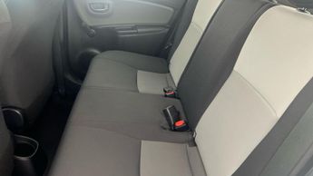 Toyota Yaris 1.5 VVT-h Icon Tech E-CVT (100 ps) - CRUISE - AIR CON - PARK SEN