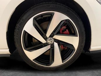 Volkswagen Golf 2.0 TSI GTI Performance DSG (245 ps) - NAV - CARPLAY - LED