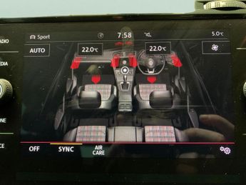 Volkswagen Golf 2.0 TSI GTI Performance DSG (245 ps) - NAV - CARPLAY - LED