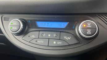 Toyota Yaris 1.5 VVT-h Icon Tech E-CVT (100 ps) - CRUISE - AIR CON - PARK SEN