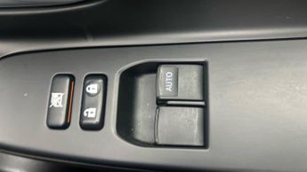 Toyota Yaris 1.5 VVT-h Icon Tech E-CVT (100 ps) - CRUISE - AIR CON - PARK SEN