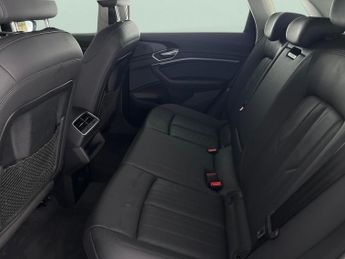 Audi e-tron 50 Technik quattro 71.2kWh (11kW Charger) (313 ps) - LED - REVER