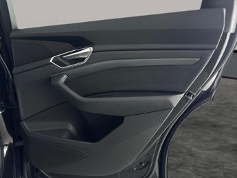 Audi e-tron 50 Technik quattro 71.2kWh (11kW Charger) (313 ps) - LED - REVER