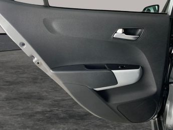 Kia Picanto 1.0 DPi X-Line S AMT (66 bhp) - CRUISE - AIR CON - PARK SENSORS