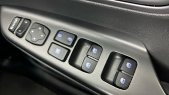 Hyundai Kona 64kWh Premium (7kW Charger) (204 ps) - BLIND SPOT ASSIST - LANE 