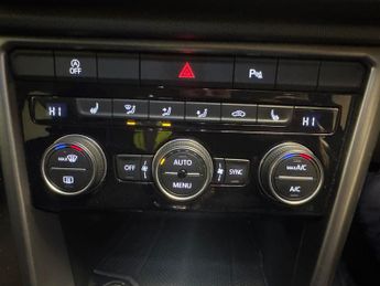 Volkswagen T-Roc 1.5 TSI EVO Active DSG (150 ps) - HEATED SEATS - DAB - BLUETOOTH