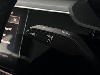 Audi e-tron 50 Technik quattro 71.2kWh (11kW Charger) (313 ps) - LED - REVER