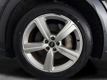 Audi e-tron 50 Technik quattro 71.2kWh (11kW Charger) (313 ps) - LED - REVER