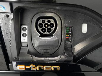 Audi e-tron 50 Technik quattro 71.2kWh (11kW Charger) (313 ps) - LED - REVER