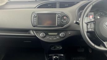 Toyota Yaris 1.5 VVT-h Icon Tech E-CVT (100 ps) - CRUISE - AIR CON - PARK SEN