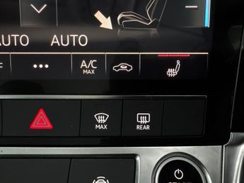 Audi e-tron 50 Technik quattro 71.2kWh (11kW Charger) (313 ps) - LED - REVER