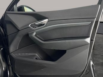 Audi e-tron 50 Technik quattro 71.2kWh (11kW Charger) (313 ps) - LED - REVER