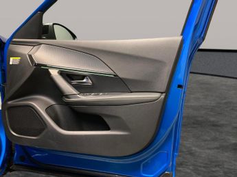 Peugeot E-2008 50kWh GT Premium (7kW Charger) (136 ps) - KEYLESS ENTRY - LED - 