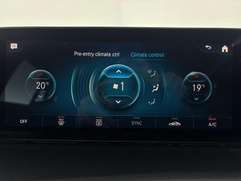 Mercedes-Benz EQC EQC 400 80kWh AMG Line 4MATIC (408 ps) - HEATED LEATHER - COMFOR