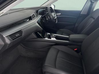 Audi e-tron 50 Technik quattro 71.2kWh (11kW Charger) (313 ps) - LED - REVER