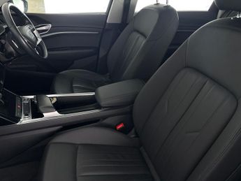 Audi e-tron 50 Technik quattro 71.2kWh (11kW Charger) (313 ps) - LED - REVER