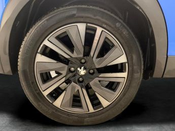 Peugeot E-2008 50kWh GT Premium (7kW Charger) (136 ps) - KEYLESS ENTRY - LED - 