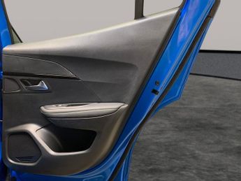 Peugeot E-2008 50kWh GT Premium (7kW Charger) (136 ps) - KEYLESS ENTRY - LED - 