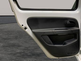 Volkswagen E-up! 36.8kWh e-up! (82 ps) - BLUETOOTH - CLIMATE CONTROL - DAB