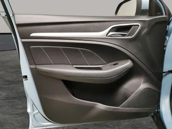 MG MG ZS 44.5kWh Exclusive (143 ps) - HEATED SEATS - NAV - BLIND SPOT ASS